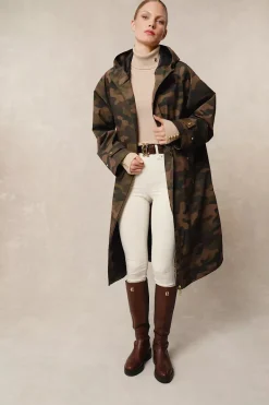 One-Size Lightweight Waterproof Coat